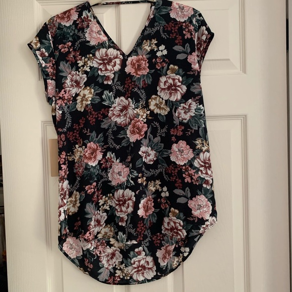 Halogen Double V-Neck High Low Top - Picture 3 of 6